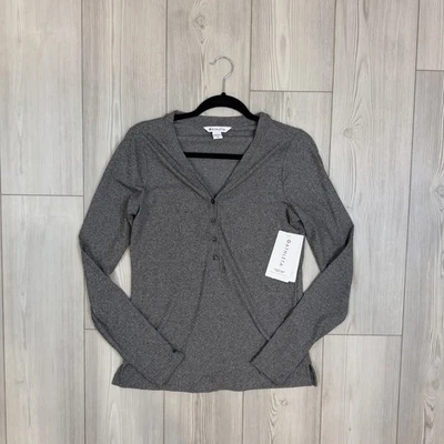 NWT ATHLETA Medium Uptempo Ribbed Henley Top Gray V-Neck Shirt 981737 - Image 1 of 4
