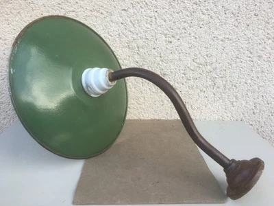 Ancienne lampe de cour  / Col de cygne / Emaillée verte / Lampe / Eclairage - Photo 1/4