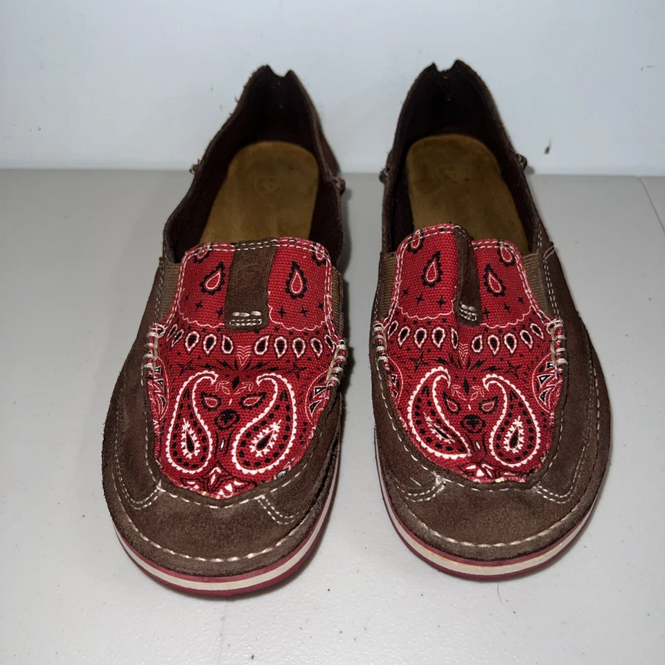 Zapatos sin cordones de gamuza Ariat para mujer mocasines rojo cachemira bandana 9 Foto 1 de 4