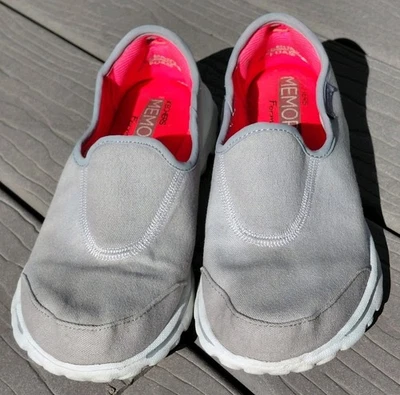 Zapatos para mujer Skechers gris y rosa intenso ajuste con forma de memoria talla 8 usados en excelente estado Foto 1 de 4
