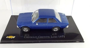 CHEVROLET CHEVETTE LUXO 1973 - 1:43 ALTAYA IXO BASIS Und VITRINE MODELLEISENAUTO - Bild 1 von 4