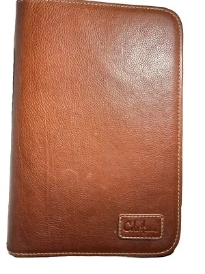 FUNDA DE CUERO MARRÓN COLE HAAN con logotipo original caja uso para Kindle o Notebook Foto 1 de 4