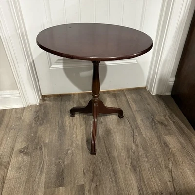 Vintage Tilt Top 90S Oval End Side Accent Table From The Bombay Company - Image 1 of 4