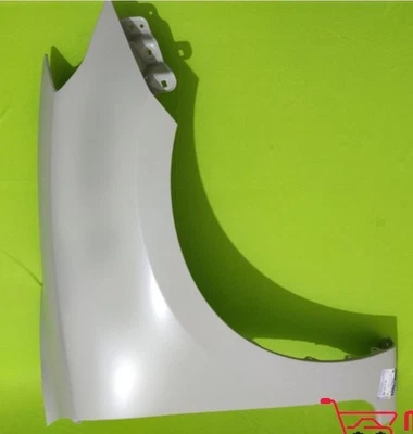 铃木 SWIFT 2018 至 2024 年前右挡泥板无指示孔。 — 第 1/3 张图片