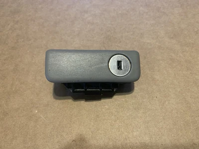 2004-2010 Toyota Sienna 03-09 4Runner GRAY Glove Box Latch 55506-AE010-B0 Grey - Image 1 of 3