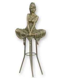 Bronzefigur sinnliche Frau sitzend auf Barhocker H 27,1 cm Bronzeskulptur Bronze - Bild 1 von 3