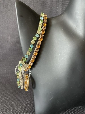 Lote de 2 brazaletes y anillos Bling 1928 estrás elásticos amarillos, verdes, azules f32 Foto 1 de 4