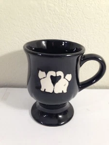 Hermitage Keramik schwarz Kaffeebecher Tasse geprägt Katzen mit Herz von Schwänzen - Bild 1 von 8
