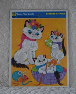Puzzle vintage Merrigold Press gattini in gioco 12 pezzi telaio-vassoio 1973 - Foto 1 di 2