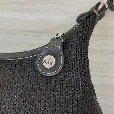 Bolso Baguette de Hombro Tejido Negro The Sak Pequeño Bolso Tejido Crochet Cremallera Foto 1 de 4