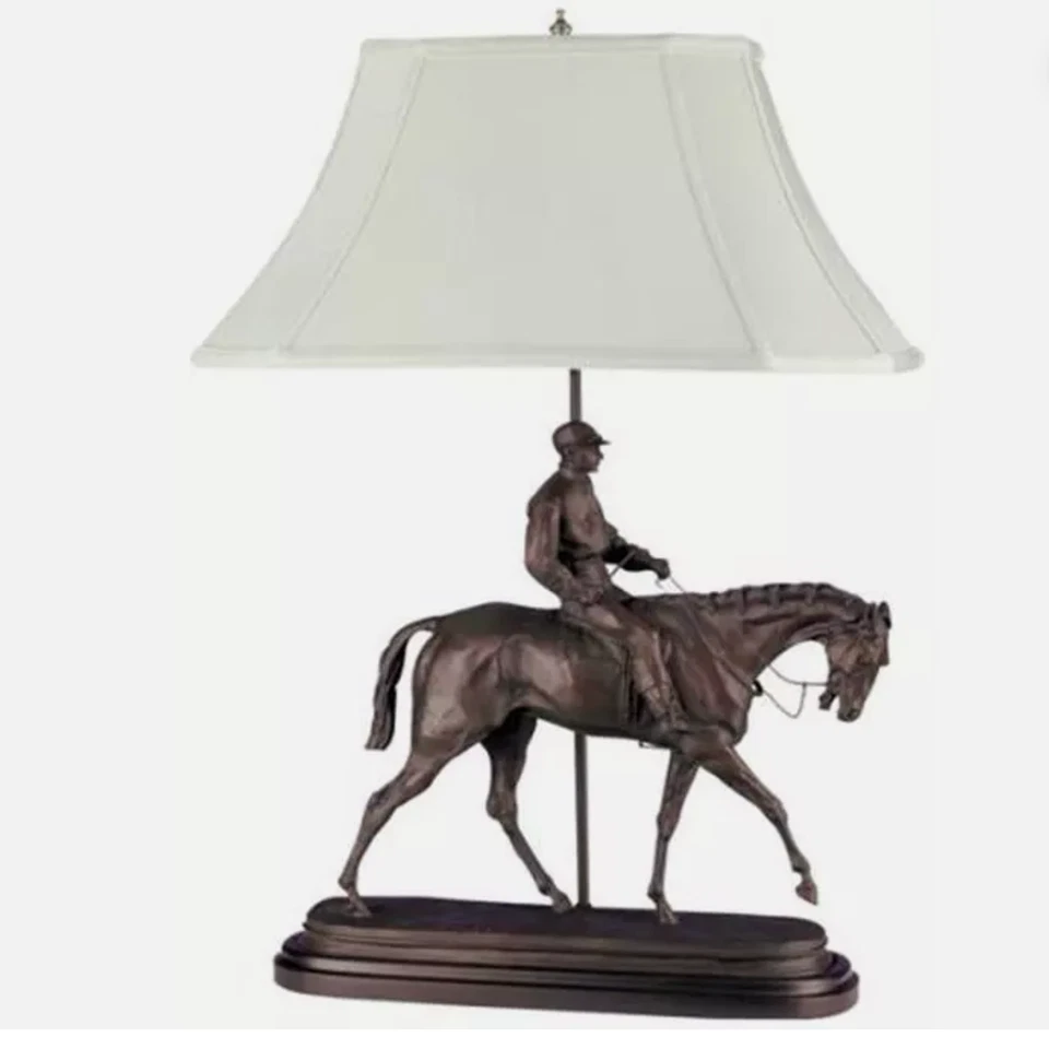 Lámpara Escultura Caballo Jockey Carrera Día Pintado a Mano por P J Mene Foto 1 de 1
