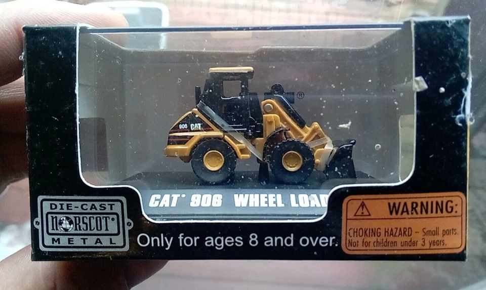 Vintage Norscot Caterpillar Cat 906 Wheeled Loader Diecast Collector Mini Toy - Image 1 of 4