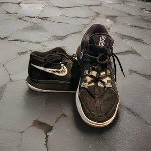 Nike Kyrie Flytrap 6 Black White Size 8 Men Basketball Shoes Sneakers women's 6 - Picture 1 of 17