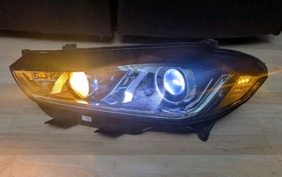 Jaguar XE 2017 2018 2019 xenón faros HID adaptables lado del conductor Foto 1 de 4