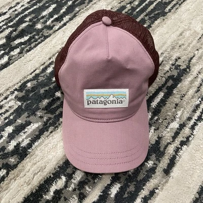 Gorra Patagonia P-6 Logo Trucker Gorra Estrella Clara Rosa Media Corona - Correa trasera Foto 1 de 4