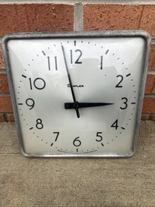 Reloj de Pared Escolar Eléctrico Cuadrado Simplex 507-109 Aluminio Industrial FUNCIONA De Colección - Imagen 1 de 4