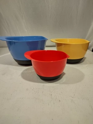 3 tigelas de mistura de aninhamento 1,5 qt, 3 qt e 5 qt bom bico de cozimento fundo antiderrapante - Imagem 1 de 4