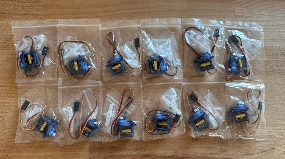 12 Stück SG90 Micro-Servo 9G für RC Flugzeug Hubschrauber Auto Schiff Arduino - Bild 1 von 4