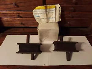 NOS 1972-80 Dodge Truck or Ramcharger Mopar Engine Mounts #3632998 OEM SBM - Foto 1 di 12