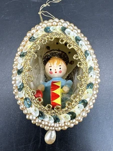 Vintage Handarbeit Weihnachten Perle Pailletten offen Ei Diorama Ornament Holz Trommler Junge - Bild 1 von 8