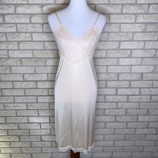 Vtg Vanity Butter Cream Lightweight Nylon & Lace Full Slip Dress 34 Bust Grunge