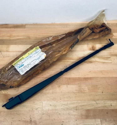 Новый из старых запасов рычаг стеклоочистителя задний хэтчбек 1985-1989 Chrysler LeBaron GTS Dodge Lancer 4334576 - Изображение 1 из 4