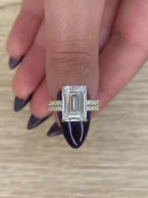 Lab Grown 4.50 Carat Emerald Shape E/VVS2 Diamond Engagement Ring and Matching - Image 1 of 4