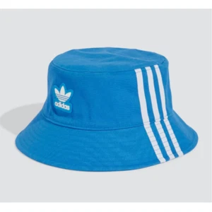 NUOVO cappello Adidas Originals Adicolor Classic Stonewashed Bucket blu IS4632 M(58) - Foto 1 di 6