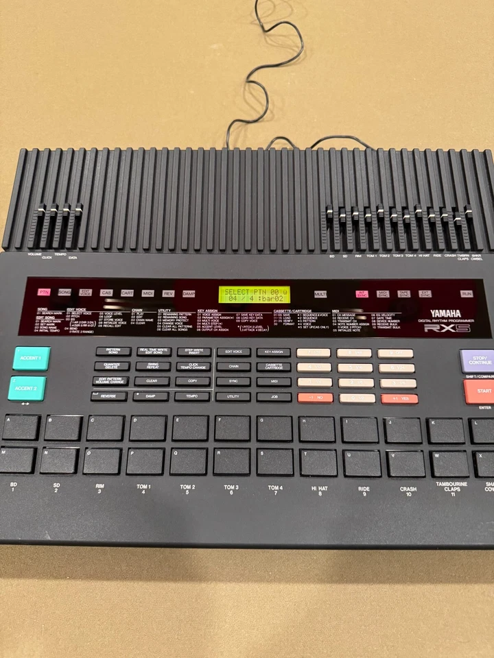 Batería Yamaha RX5 incluye fuente de alimentación y ROM, probada  Foto 1 de 4