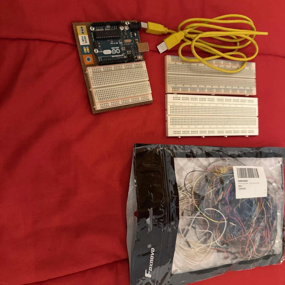 Arduino Uno R3 Originale + Accessori In Omaggio - Immagine 1 di 1