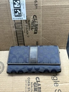 Stylish Blue Coach Wallet - Picture 1 of 16