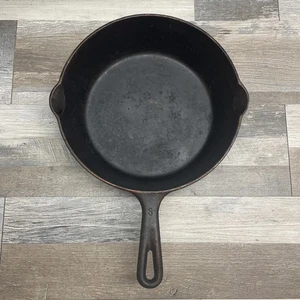 Vintage Ozark Crescent FD'Y CO St. Louis #8 Cast Iron Skillet 10.25” - Picture 1 of 11