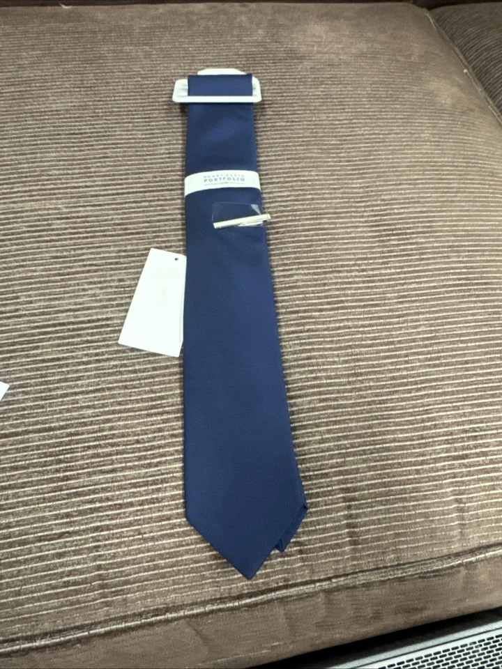 Corbata Perry Ellis azul marino talla única con clip de corbata precio de venta sugerido por el fabricante 45 USD Foto 1 de 4