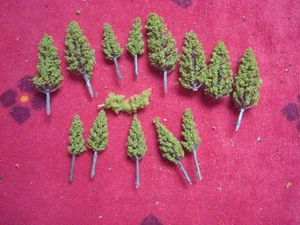 Spur N  ,  13 hell grüne Tannen , ca. 7  cm  ,  gebr. aber super !!!! - Bild 1 von 1