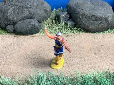Elastolin Alemania Guerrero Vikingo Atacando con Espada, Escala 1:45 (40 mm) Foto 1 de 4