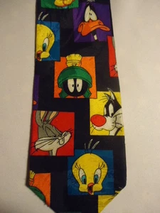 Cravatta Looney Tunes Mania Marvin Bugs Yosemite Tweety Sylvester Daffy 61" - Foto 1 di 2