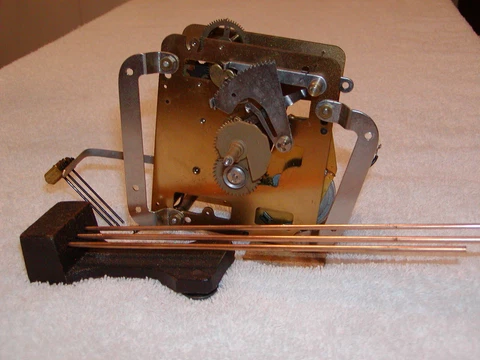 GOOD USED SETH THOMAS ELECTRIC MOVEMENT PARTS OR REPAIR Cover