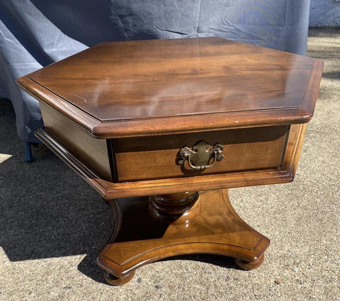 Vintage ETHAN ALLEN Heirloom Nutmeg Maple Hexagonal Accent End Table #10-8626 Cover