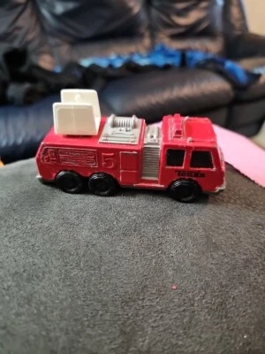  Camión de bomberos Tonka Corp 1992 juguete fundido a presión. Falta daños en pintura de escalera Foto 1 de 4