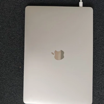Apple MacBook Air 13 Zoll (256GB SSD, Intel Core i3 10. Gen, 3,20GHz, 8GB)... - Bild 1 von 4