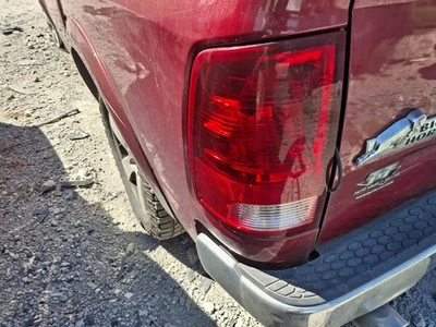 Conjunto de luz trasera izquierda usado se adapta a: camioneta Ram Dodge 1500 2011 grado A izquierda Foto 1 de 4