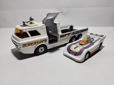 MATCHBOX SUPER KINGS K-7 TRANSPORTADOR DE COCHES DE CARRERAS 'MARTINI' CON COCHE DE CARRERAS Foto 1 de 4