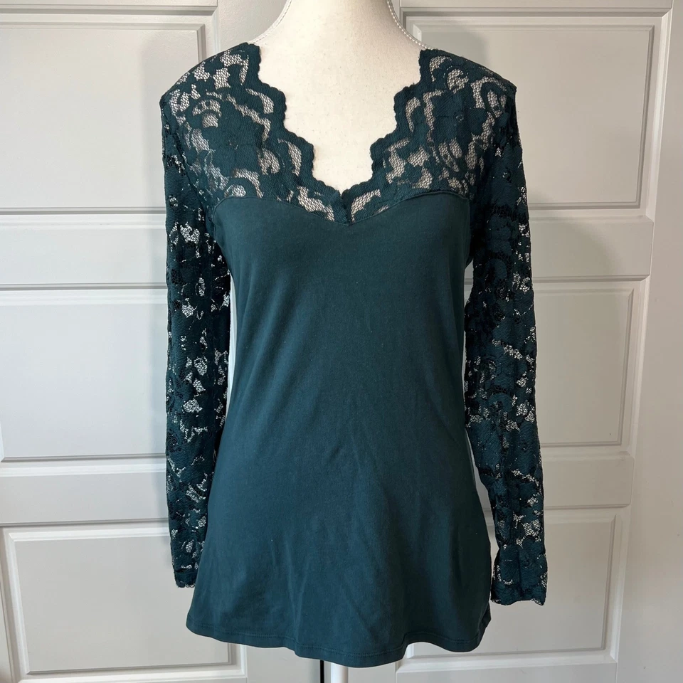 Top manga larga de encaje verde H&M para mujer talla L cuello en V Foto 1 de 4