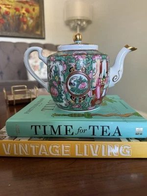 Tetera antigua de porcelana con rama medallón rosa exportación china de principios del siglo XIX Foto 1 de 4