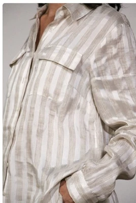 Blusa Worth feminina mistura de linho listra média neutra botão para cima minimalista - Imagem 1 de 4