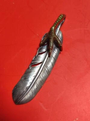 Goro's Extra Large Feather With Gold Claws Necklace - Image 1 of 2