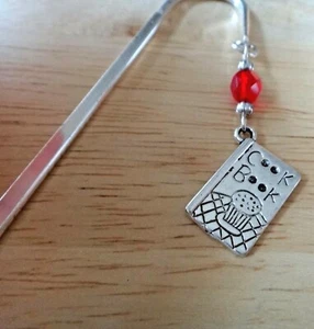 Cook Book Charm w/ Muffin Cupcake on 4.75" Silver Plated with Red Bead Bookmark - Foto 1 di 4