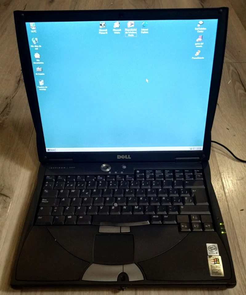 Portatil Retro Gaming Dell Inspiron 4000 Intel Pentium III Windows Milennium - Imagen 1 de 4