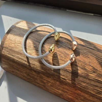 7.5英寸不锈钢包裹式电缆头骨手镯 — 第 1/4 张图片