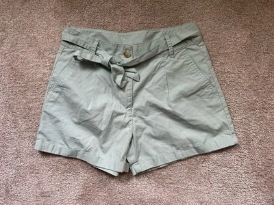 Pantalones Cortos Chinos FOREVER 21 Para Mujer Plisados Verde Menta Talla Pequeña con Cinturón Usados en Excelente Condición Foto 1 de 4